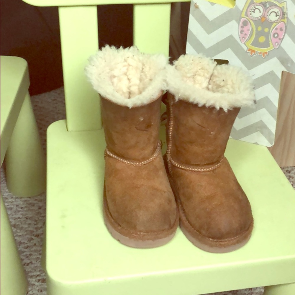 Size 6 Toddler UGGS with Bows